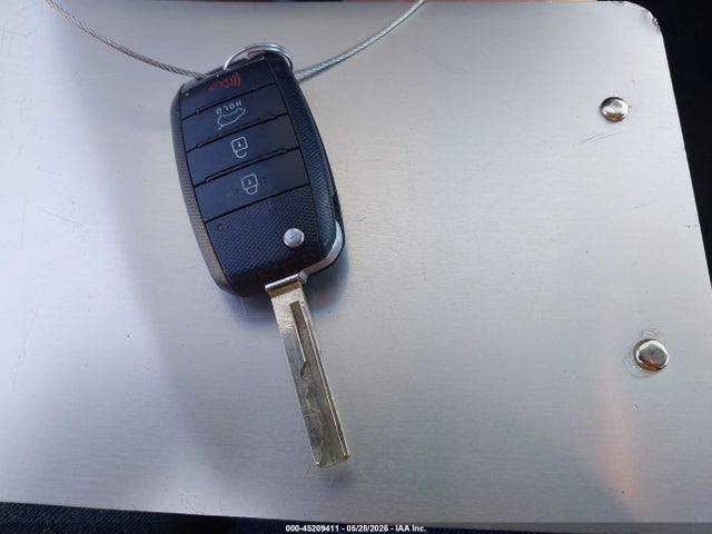 45209411 :رقم المزاد ، 5XYPG4A35GG077929 vin ، 2016 Kia Sorento 2.4l Lx مزاد بيع