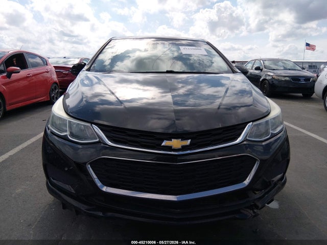 45210006 :رقم المزاد ، 1G1BC5SM5J7214786 vin ، 2018 Chevrolet Cruze Ls Auto مزاد بيع