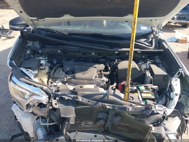 JTMNFREV8HJ709990 Toyota RAV4 SE