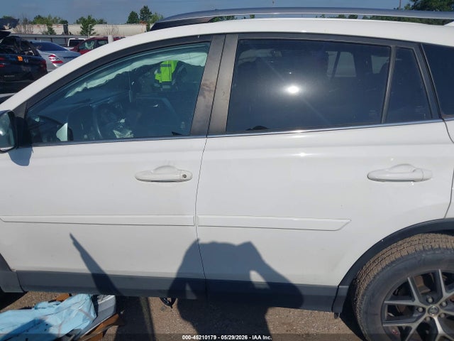 JTMNFREV8HJ709990 Toyota RAV4 SE