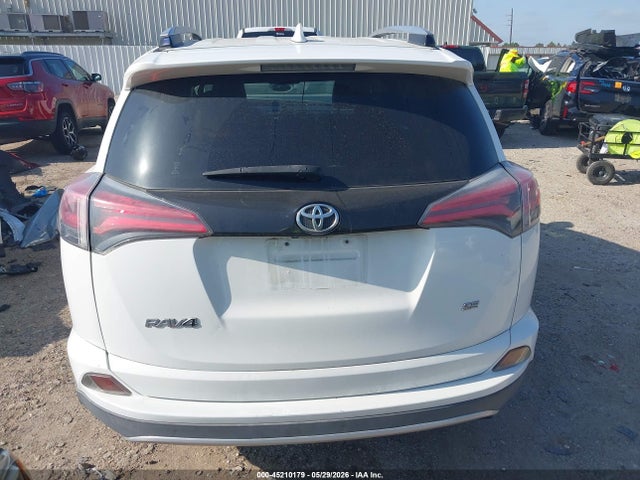 JTMNFREV8HJ709990 Toyota RAV4 SE