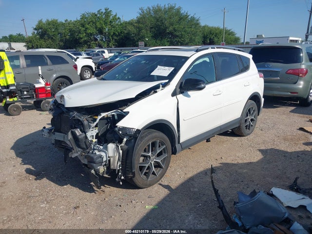 JTMNFREV8HJ709990 Toyota RAV4 SE