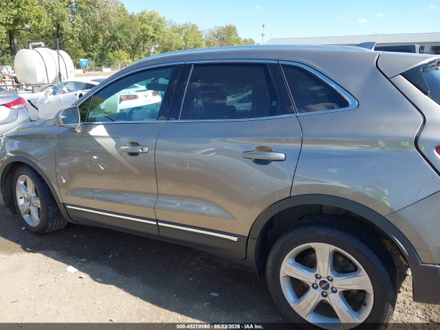 45210198 :رقم المزاد ، 5LMCJ1C90HUL68895 vin ، 2017 Lincoln Mkc Premiere مزاد بيع
