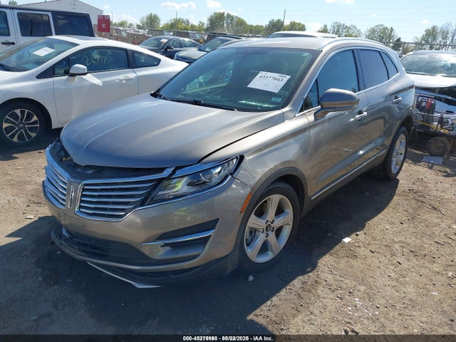 45210198 :رقم المزاد ، 5LMCJ1C90HUL68895 vin ، 2017 Lincoln Mkc Premiere مزاد بيع