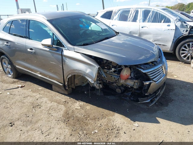 45210198 :رقم المزاد ، 5LMCJ1C90HUL68895 vin ، 2017 Lincoln Mkc Premiere مزاد بيع