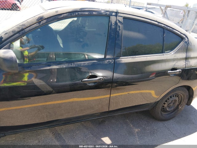 45210251 :رقم المزاد ، 3N1CN7AP1DL819808 vin ، 2013 Nissan Versa 1.6 S+ مزاد بيع