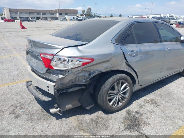 45210258 :رقم المزاد ، 4T1BF1FK5GU156281 vin ، 2016 Toyota Camry Se مزاد بيع