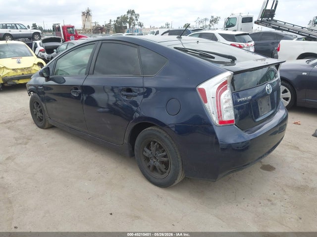 Toyota Prius Two 2015 JTDKN3DU1F0455411 Image 3