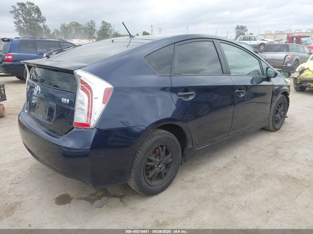 Toyota Prius Two 2015 JTDKN3DU1F0455411 Image 4