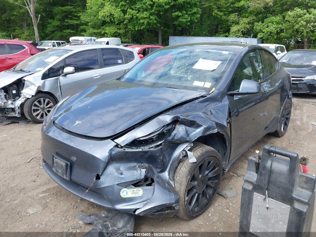 2023 Tesla Model Y Awd/long Range Dual Motor All-wheel Drive მანქანა იყიდება აუქციონზე, vin: 7SAYGAEE1PF835760, აუქციონის ნომერი: 45210403