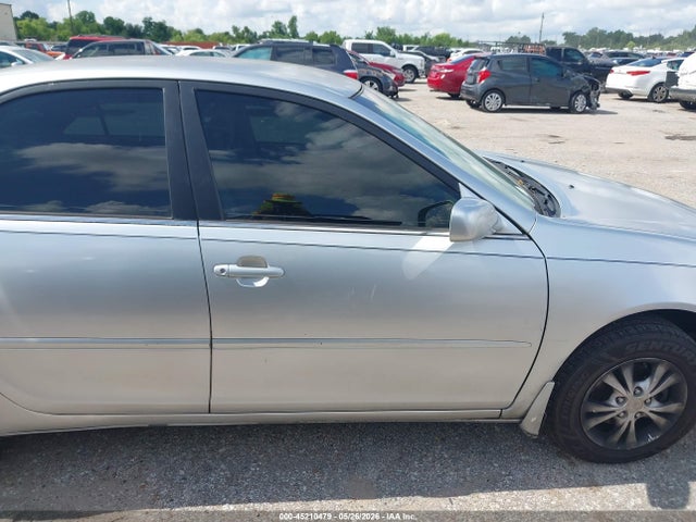 2004 Toyota Camry Le V6 მანქანა იყიდება აუქციონზე, vin: 4T1BF32K04U573787, აუქციონის ნომერი: 45210479