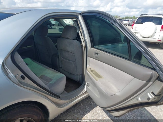 2004 Toyota Camry Le V6 მანქანა იყიდება აუქციონზე, vin: 4T1BF32K04U573787, აუქციონის ნომერი: 45210479