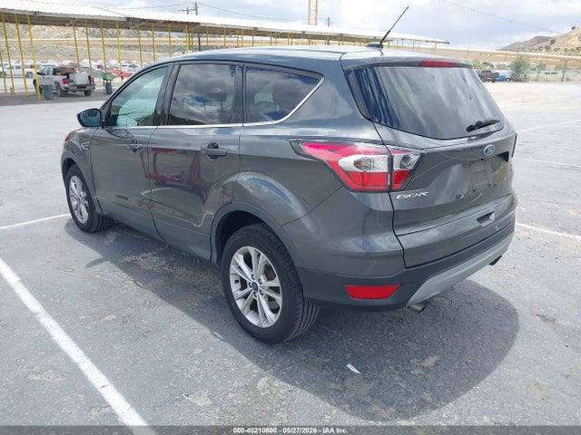 45210800 :رقم المزاد ، 1FMCU0GD5HUB53371 vin ، 2017 Ford Escape Se مزاد بيع