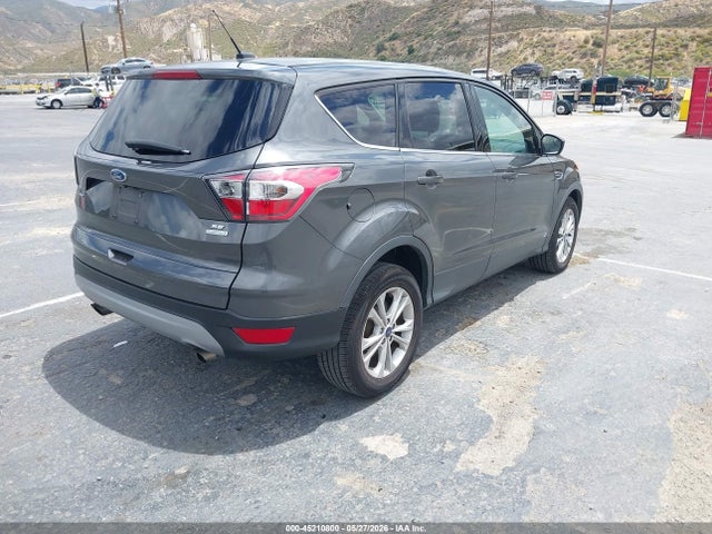 45210800 :رقم المزاد ، 1FMCU0GD5HUB53371 vin ، 2017 Ford Escape Se مزاد بيع