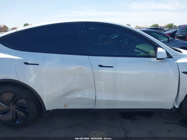 Tesla Model Y 2026 7SAYGDEDXTF409973 Image 12