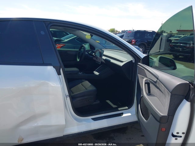 Tesla Model Y 2026 7SAYGDEDXTF409973 Image 5