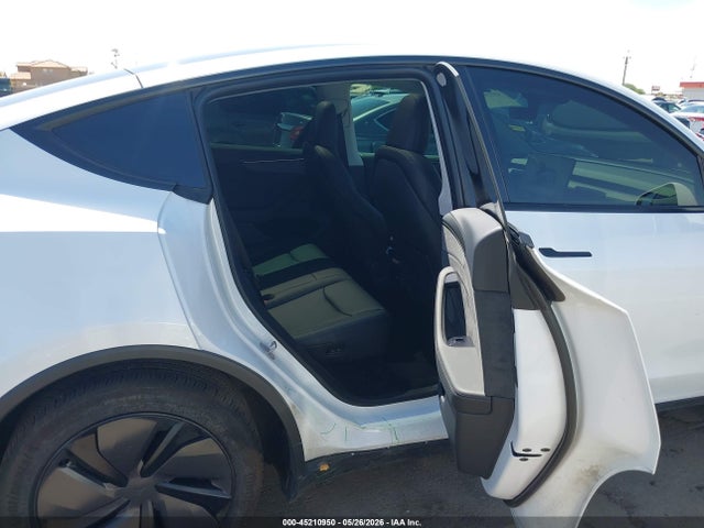 Tesla Model Y 2026 7SAYGDEDXTF409973 Image 8