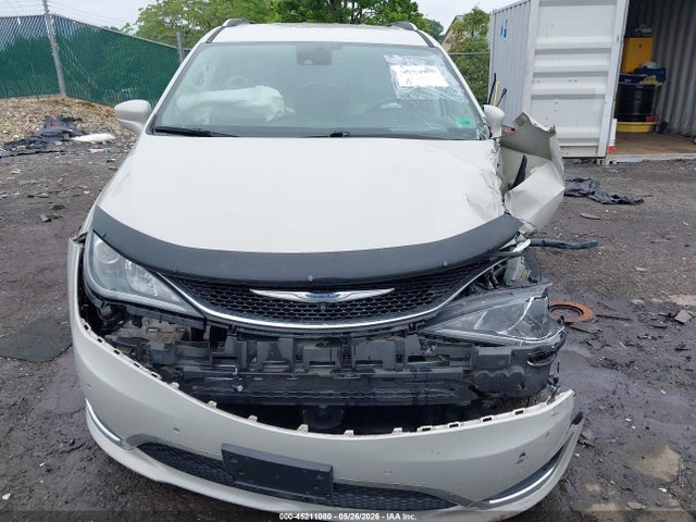 45211080 :رقم المزاد ، 2C4RC1EG6HR757044 vin ، 2017 Chrysler Pacifica Touring-l Plus مزاد بيع