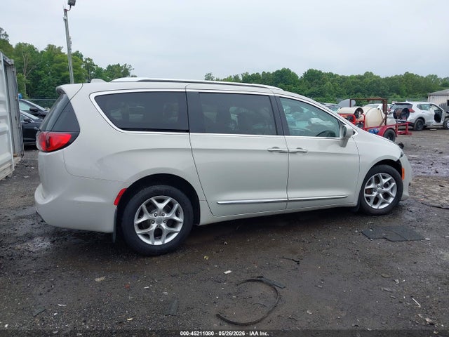 45211080 :رقم المزاد ، 2C4RC1EG6HR757044 vin ، 2017 Chrysler Pacifica Touring-l Plus مزاد بيع