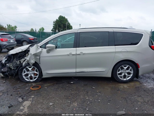 45211080 :رقم المزاد ، 2C4RC1EG6HR757044 vin ، 2017 Chrysler Pacifica Touring-l Plus مزاد بيع