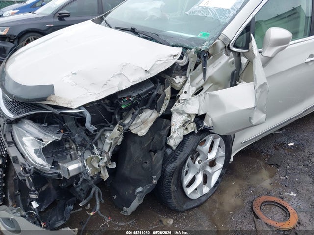 45211080 :رقم المزاد ، 2C4RC1EG6HR757044 vin ، 2017 Chrysler Pacifica Touring-l Plus مزاد بيع