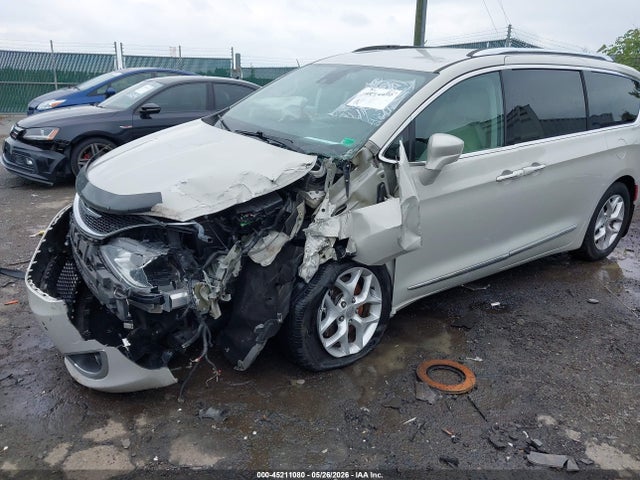 45211080 :رقم المزاد ، 2C4RC1EG6HR757044 vin ، 2017 Chrysler Pacifica Touring-l Plus مزاد بيع