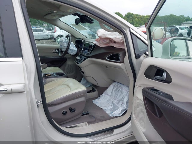 45211080 :رقم المزاد ، 2C4RC1EG6HR757044 vin ، 2017 Chrysler Pacifica Touring-l Plus مزاد بيع