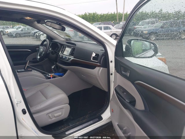 Продажа на аукционе авто 2015 Toyota Highlander Limited V6, vin: 5TDDKRFH7FS161643, номер лота: 45211087