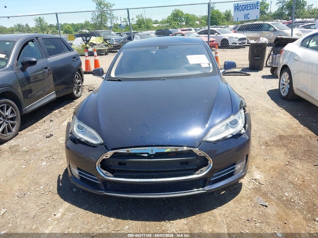 45211165 :رقم المزاد ، 5YJSA1CG2DFP14689 vin ، 2013 Tesla Model S مزاد بيع