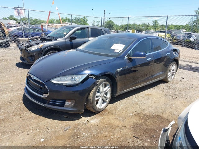 45211165 :رقم المزاد ، 5YJSA1CG2DFP14689 vin ، 2013 Tesla Model S مزاد بيع