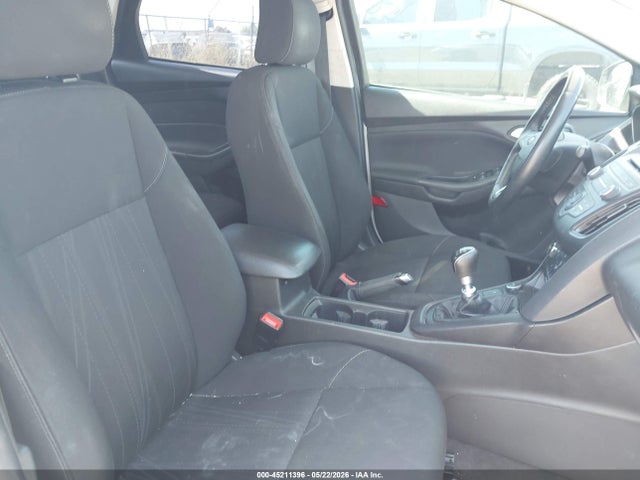 45211396 :رقم المزاد ، 1FADP3FE5FL324947 vin ، 2015 Ford Focus Se مزاد بيع