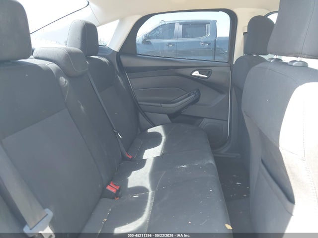 45211396 :رقم المزاد ، 1FADP3FE5FL324947 vin ، 2015 Ford Focus Se مزاد بيع