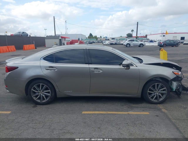 Lexus ES 300H 2016 JTHBW1GG0G2110625 Image 13