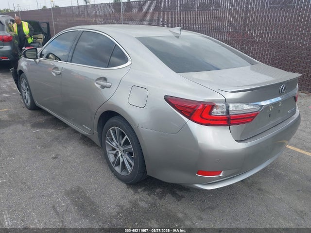 Lexus ES 300H 2016 JTHBW1GG0G2110625 Image 3