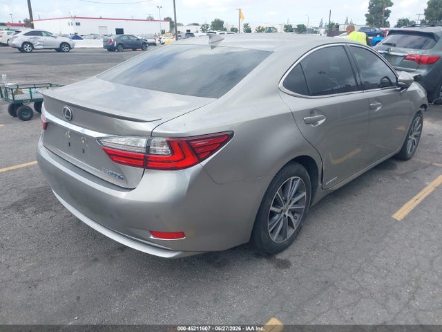 Lexus ES 300H 2016 JTHBW1GG0G2110625 Image 4