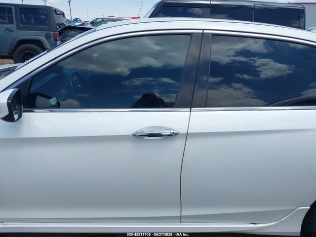 45211705 :رقم المزاد ، 1HGCR2F55HA297646 vin ، 2017 Honda Accord Sport مزاد بيع