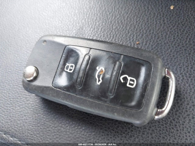 2013 Volkswagen Beetle 2.0t Turbo მანქანა იყიდება აუქციონზე, vin: 3VWV67AT6DM608336, აუქციონის ნომერი: 45211736