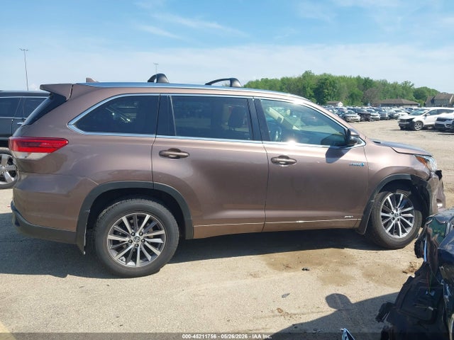 45211756 :رقم المزاد ، 5TDJGRFH8HS022886 vin ، 2017 Toyota Highlander Hybrid Xle مزاد بيع