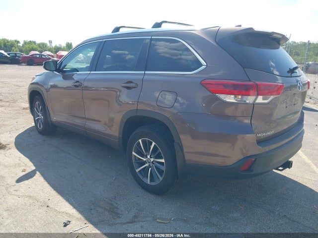 45211756 :رقم المزاد ، 5TDJGRFH8HS022886 vin ، 2017 Toyota Highlander Hybrid Xle مزاد بيع