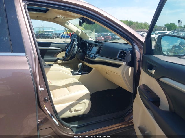 45211756 :رقم المزاد ، 5TDJGRFH8HS022886 vin ، 2017 Toyota Highlander Hybrid Xle مزاد بيع