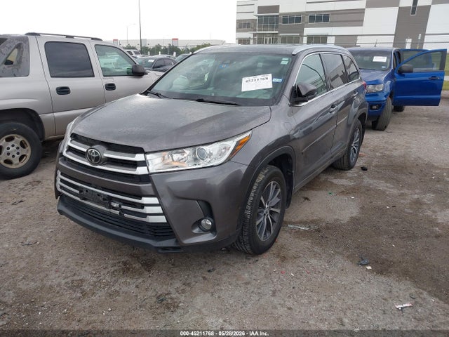 45211768 :رقم المزاد ، 5TDJZRFH0HS518534 vin ، 2017 Toyota Highlander Xle مزاد بيع