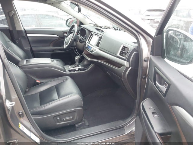 45211768 :رقم المزاد ، 5TDJZRFH0HS518534 vin ، 2017 Toyota Highlander Xle مزاد بيع