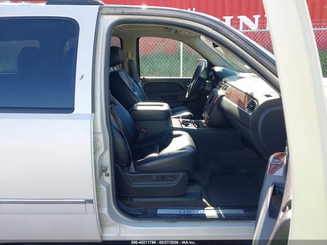 45211799 :رقم المزاد ، 1GNSKCE08BR250833 vin ، 2011 Chevrolet Tahoe Ltz مزاد بيع