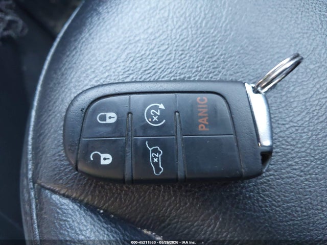45211860 :رقم المزاد ، 3C4NJDBB1JT393648 vin ، 2018 Jeep Compass Latitude 4x4 مزاد بيع