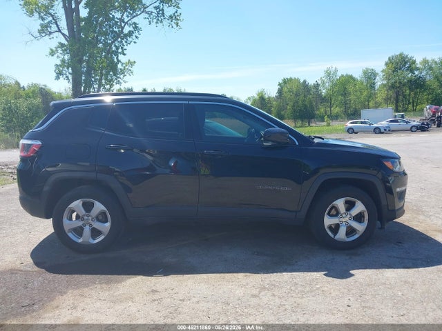 45211860 :رقم المزاد ، 3C4NJDBB1JT393648 vin ، 2018 Jeep Compass Latitude 4x4 مزاد بيع