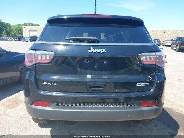 45211860 :رقم المزاد ، 3C4NJDBB1JT393648 vin ، 2018 Jeep Compass Latitude 4x4 مزاد بيع