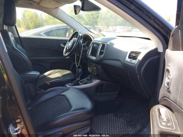 45211860 :رقم المزاد ، 3C4NJDBB1JT393648 vin ، 2018 Jeep Compass Latitude 4x4 مزاد بيع