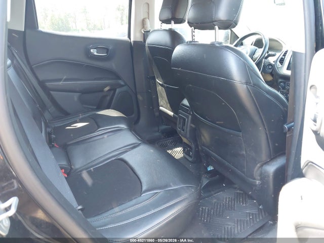 45211860 :رقم المزاد ، 3C4NJDBB1JT393648 vin ، 2018 Jeep Compass Latitude 4x4 مزاد بيع