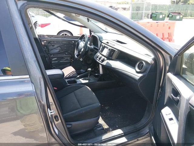 JTMBFREV9HJ154020 Toyota RAV4 LE