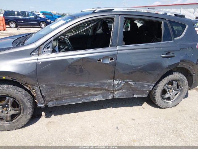 JTMBFREV9HJ154020 Toyota RAV4 LE